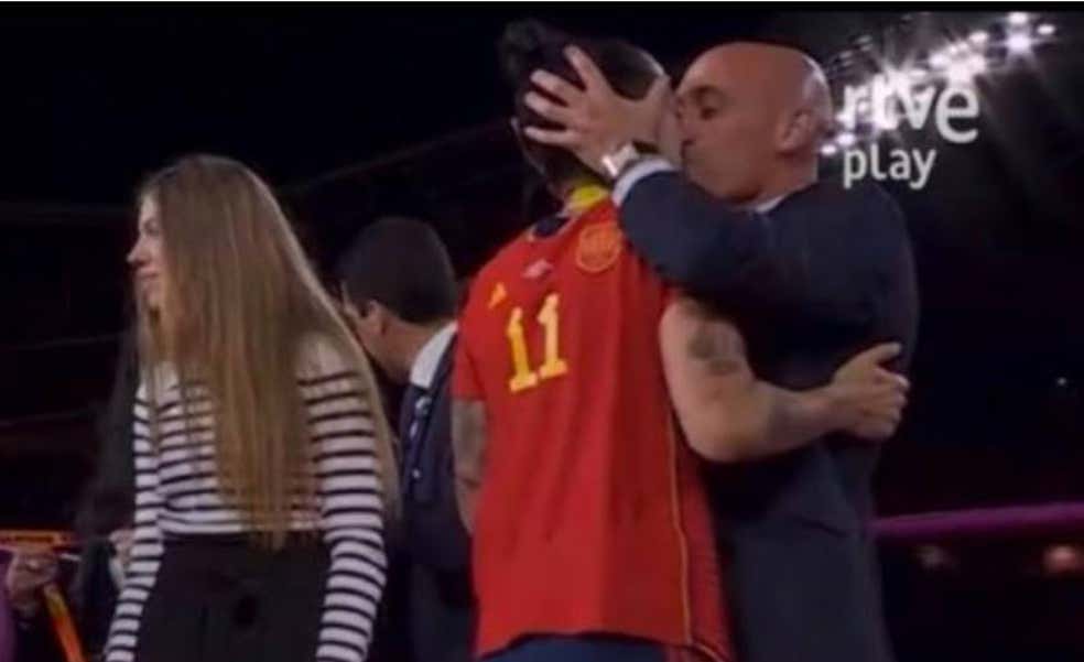 No solo fue el beso: los gestos de Rubiales provocan una crisis y emborronan el título Mundial