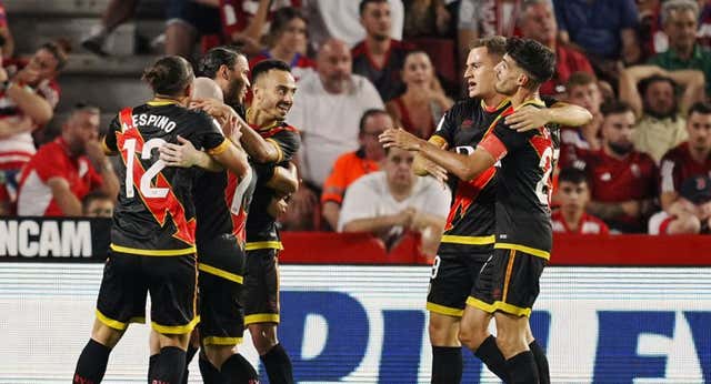 El Rayo gana en Granada y consigue el pleno de victorias