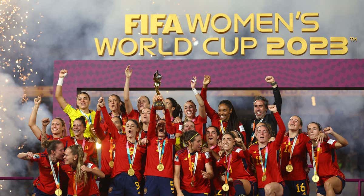 La Selección española levanta la Copa del Mundo tras alzarse con la victoria ante Inglaterra.