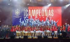 El fiestón de las campeonas: el 'Ferrari' de Misa, el tercer plano de Alexia...