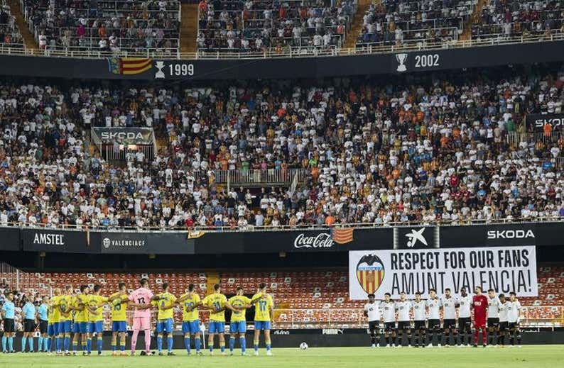Mestalla no falla ni con sanción y concentra más público que hace un año