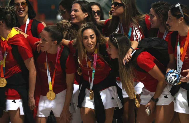 Manteo y un Madrid volcado con Olga Carmona: «Por todas las estrellas que están en el cielo»