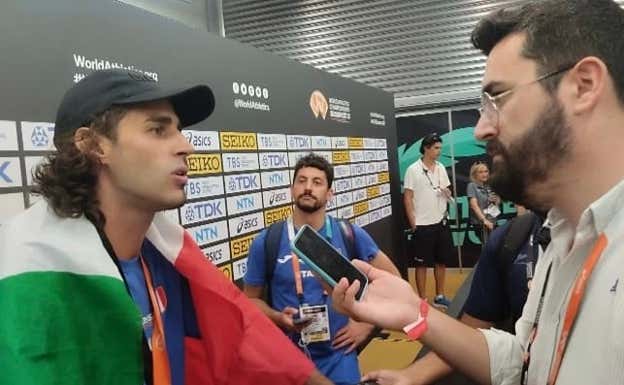 Tamberi atiende a Relevo tras su título mundial. RELEVO