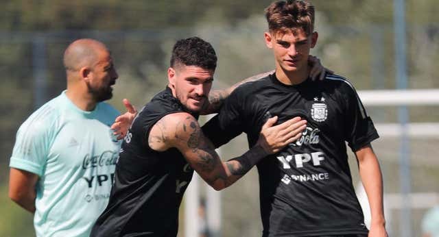 Scaloni piensa en Nico Paz para una convocatoria con trampa
