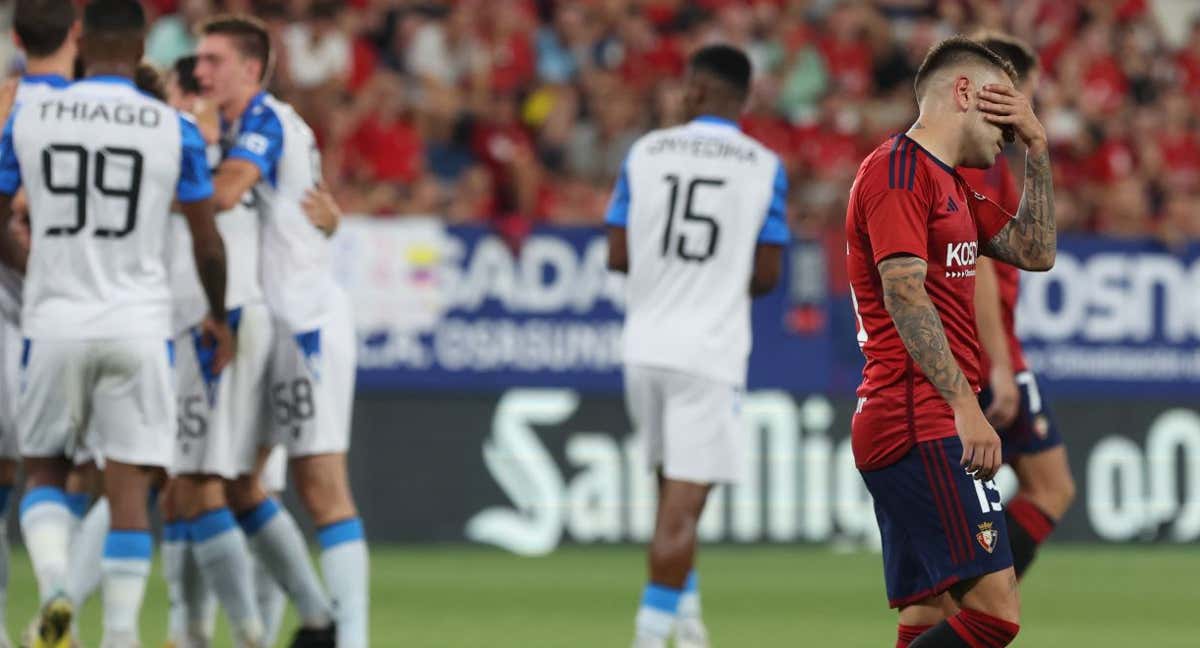 Rubén Peña se lamenta tras el primer gol de la noche./EFE