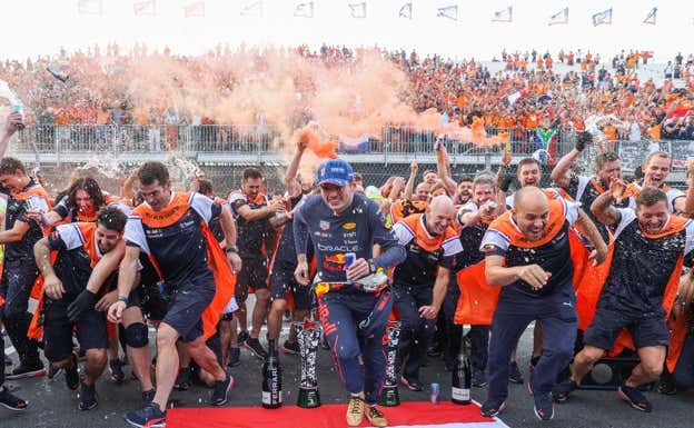 Max Verstappen y Red Bull celebran la victoria en el GP de Bélgica de F1.  Red Bull Content Pool