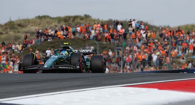 El Aston Martin y Fernando Alonso ilusionan; Norris le agua la fiesta del viernes a Verstappen