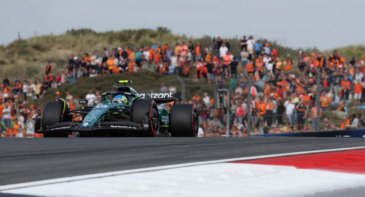 Fernando Alonso, durante los libres 2 del GP de Países Bajos de F1.