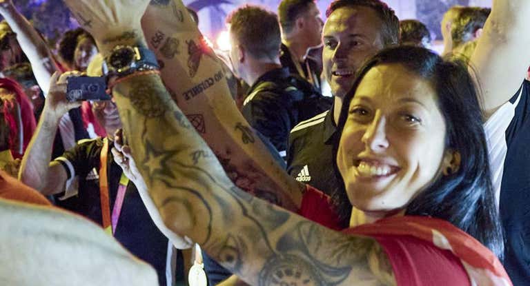 Jenni Hermoso celebra el Mundial.