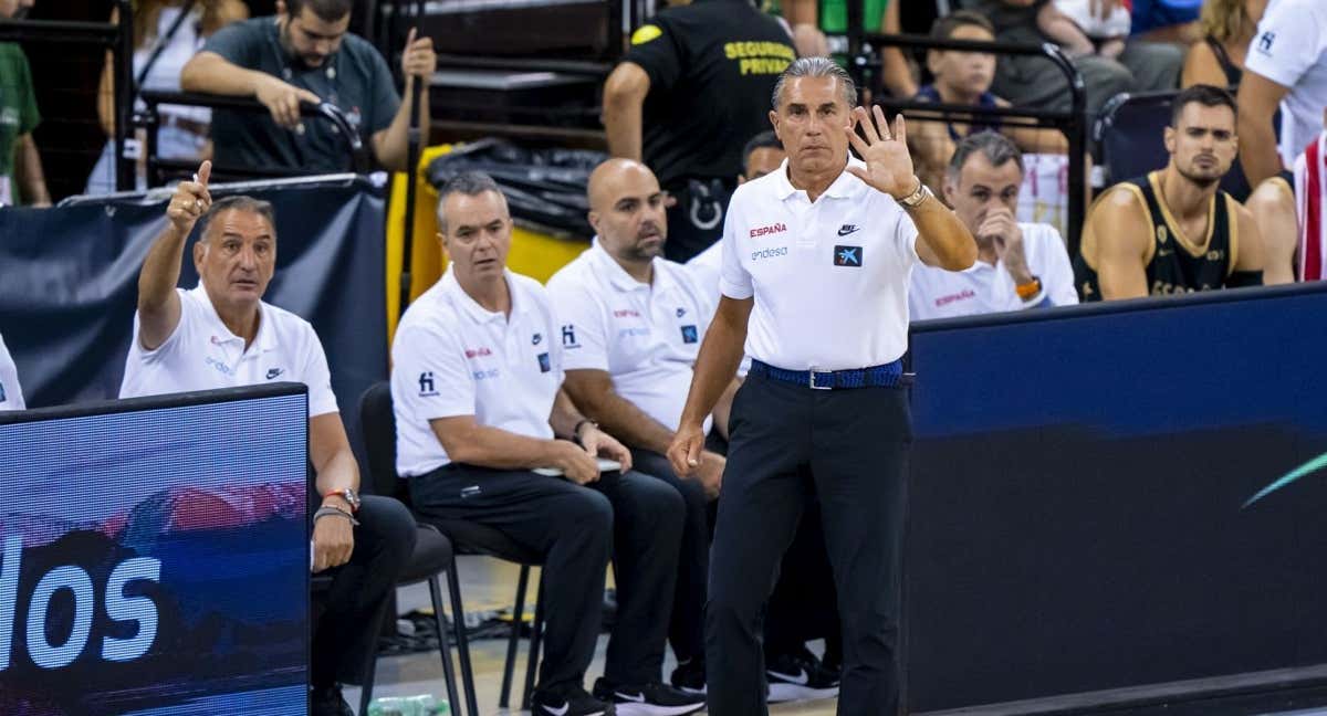 Sergio Scariolo dirige a la Selección en uno de los partidos de preparación del Mundial. /FEB