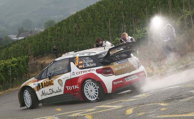 Dani Sordo y Carlos del Barrio, con el CItroën DS3 del WRC 2013. EFE