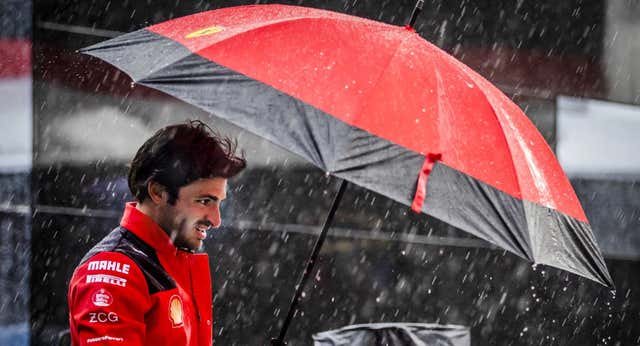 Carlos Sainz salva los muebles de Ferrari y aprende para 2024: “Sufrimos como nunca”