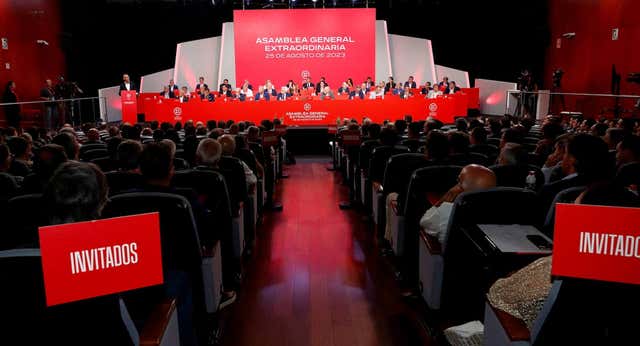 Cómo Rubiales traicionó hasta a sus más fieles: «Fue una encerrona»