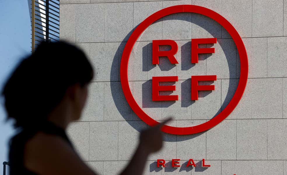 ¿Qué va a pasar hoy con Rubiales? Primero el TAD y luego una reunión 'a cuchillo' en la RFEF
