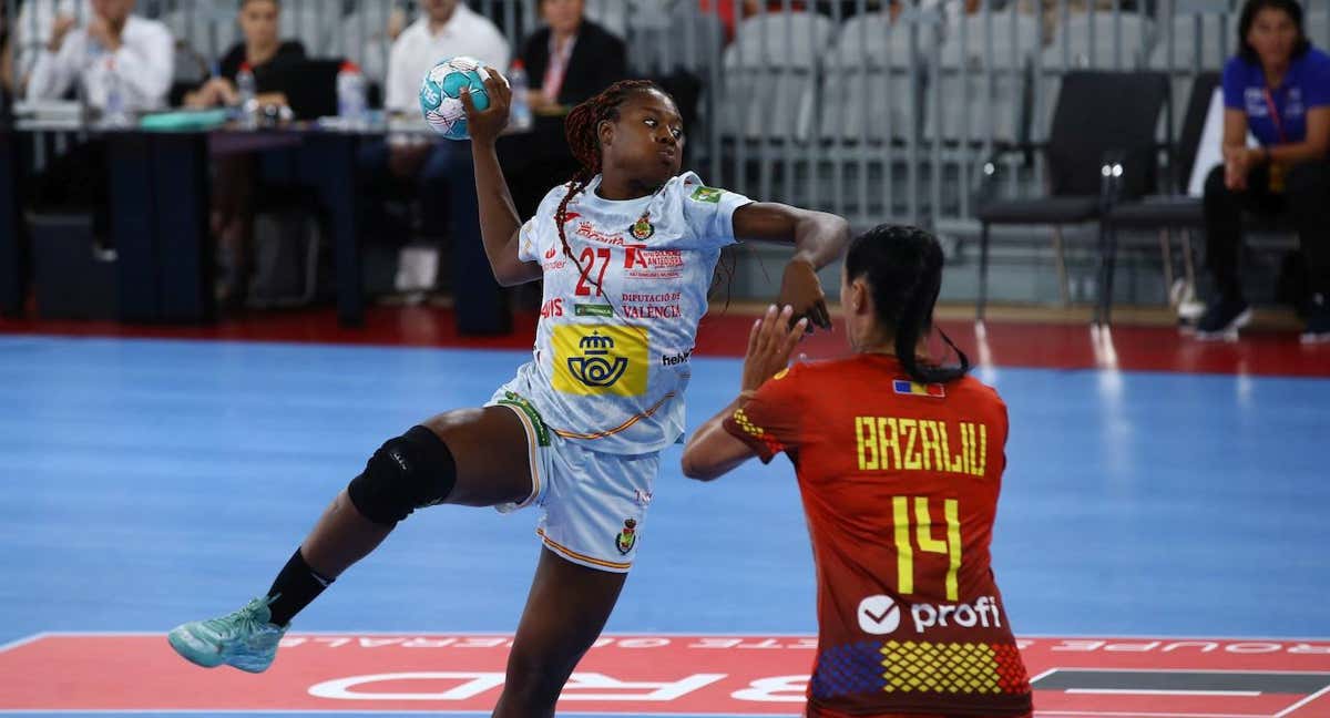 Danila So Delgado (21), en un partido España-Rumanía. /MARIUS IONESCU / FEDERACIÓN RUMANA DE BALONMANO