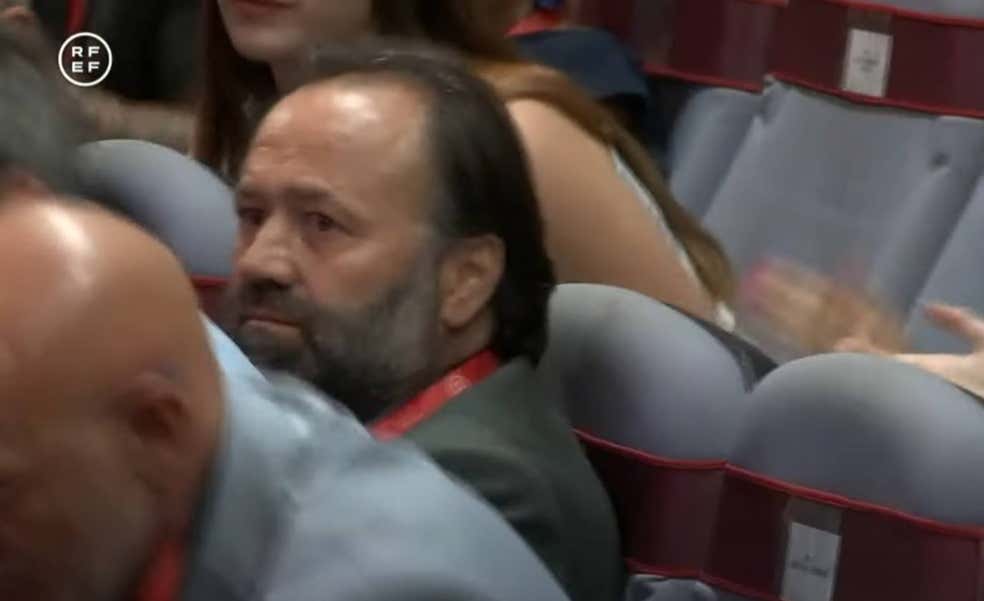El seleccionador de fútbol sala Fede Vidal se refugia en su anonimato para mantener silencio sobre Rubiales