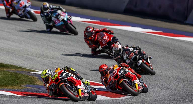 Joan Mir y Marc Márquez, durante el GP de Austria 2023 de MotoGP.