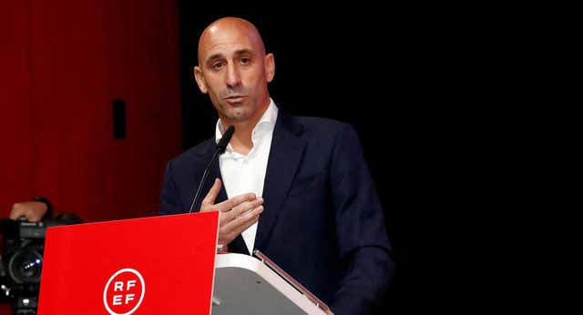 La madre de Luis Rubiales se encierra en una iglesia en huelga de hambre