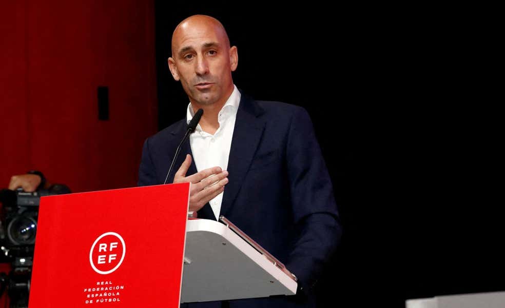 La madre de Luis Rubiales se encierra en una iglesia en huelga de hambre