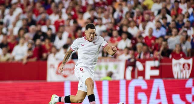 Las últimas frenéticas horas del mercado de fichajes: «Los equipos pierden dos partidos y se vuelven locos»