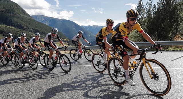 A qué velocidad media van los ciclistas de la Vuelta a España