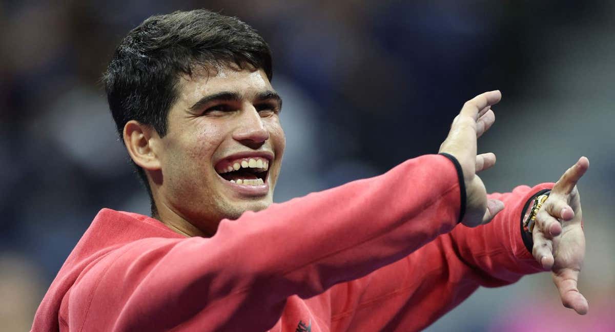 Carlos Alcaraz, mientras baila la canción de Sebastián Yatra en el US Open. /AFP