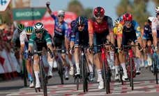 Kaden Groves repite al sprint y ya suma un doblete de victorias