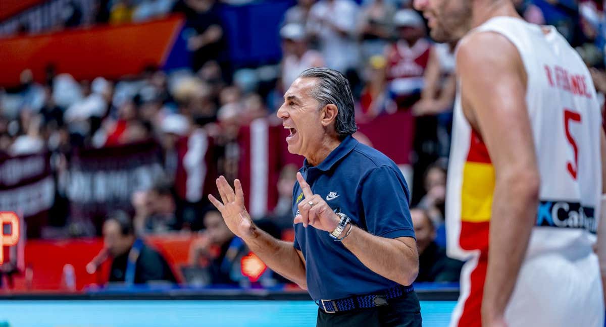 Sergio Scariolo da instrucciones a sus jugadores./FEB