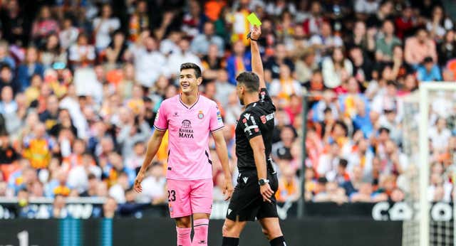 César Montes medita denunciar al Espanyol si no le dejan ir al Almería
