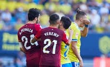 Polémica en el Cádiz - Villarreal: Pedraza dio un cabezazo a Alejo, vio la roja, Reina explotó y Setién le señaló: "Este muchacho..."