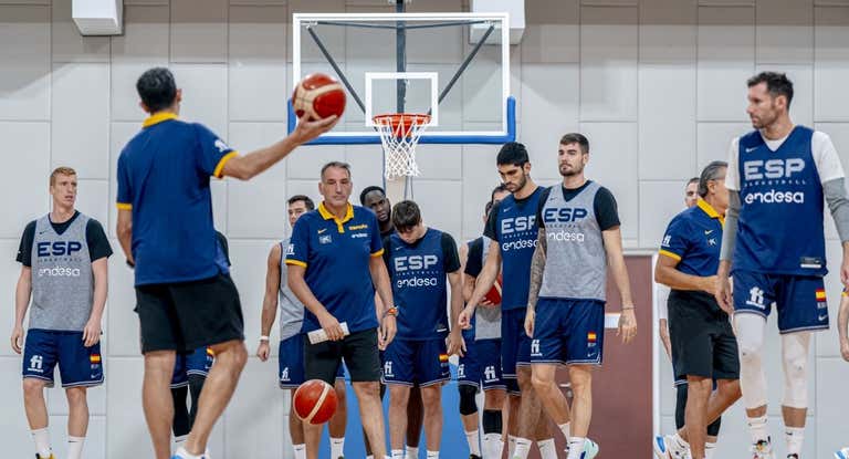 Los jugadores de la Selección durante el entrenamiento matutino antes del partido de Canadá.