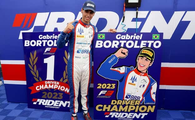 Gabriele Bortoleto, tras proclamarse campeón de la FIA F3 2023, en Monza.  F3