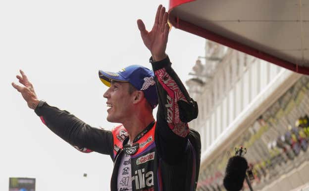 Aleix Espargaró celebra su triunfo en el GP de Catalunya 2023 de MotoGP.  EFE