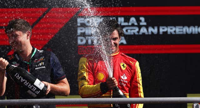 El podio más duro de Carlos Sainz: «Siempre es un placer luchar con Leclerc, cuando podemos hacerlo»