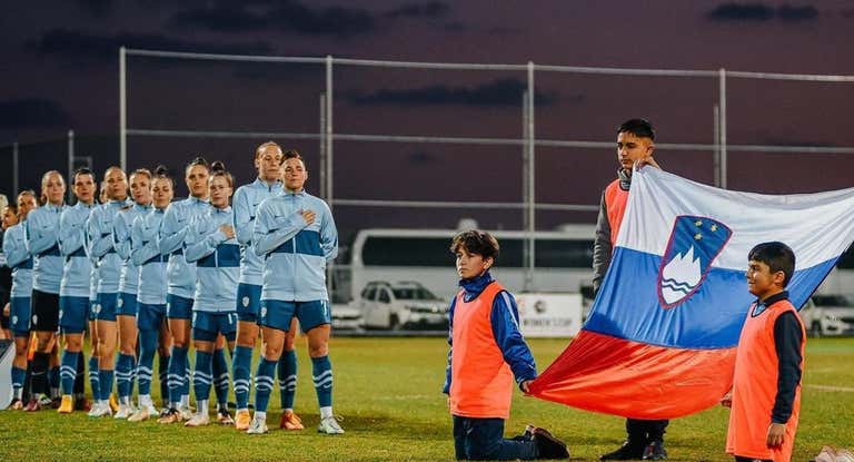 Jugadores de Eslovenia antes de un partido.