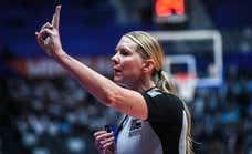 Jenna Reneau, la árbitra que sacó de sus casillas a España y que ha hecho historia en el Mundial