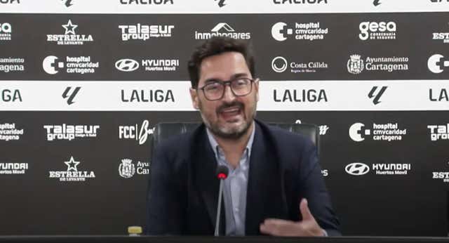 Paco Belmonte, presidente del Cartagena, estalla ante las críticas: «Payaso, que eres un payaso»