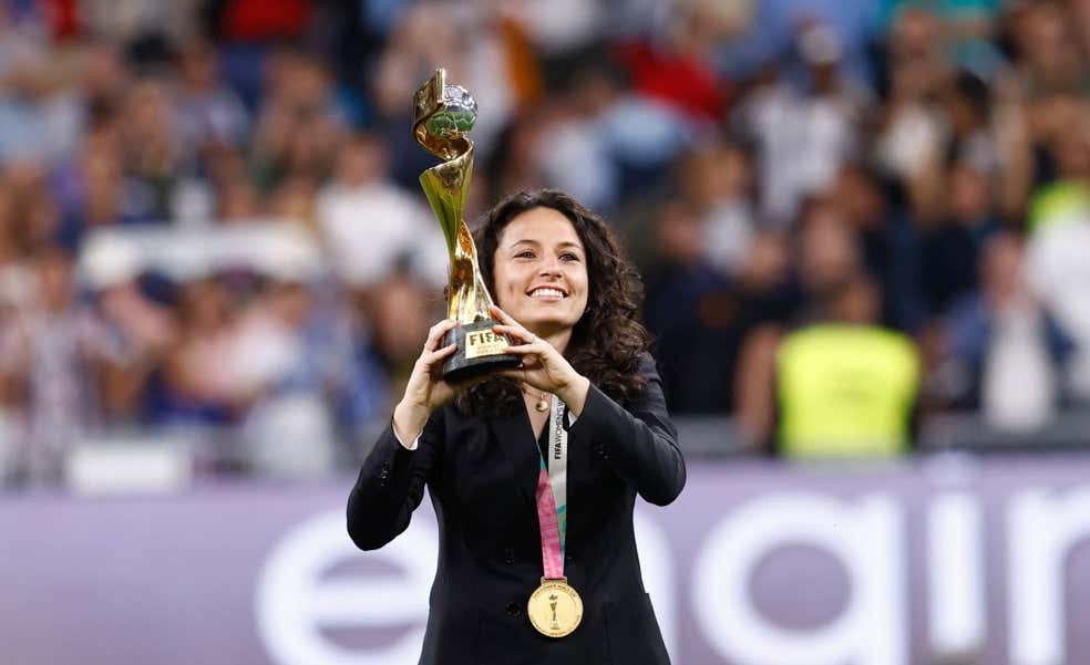 Pifia en la medalla de oro al Mérito Deportivo: ¡el Gobierno confunde a Ivana Andrés con la 'influencer' Ivana Icardi, hermana de Mauro!