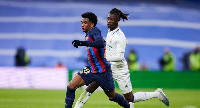 Balde y Camavinga, en un Clásico.