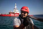 Un campeón del mundo en la misión de Open Arms secuestrada por Italia: «Si viéramos el Mediterráneo por debajo... un cementerio»