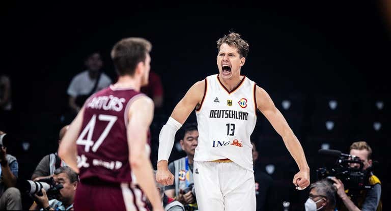 Moritz Wagner celebra ante Arturs Kurucs.
