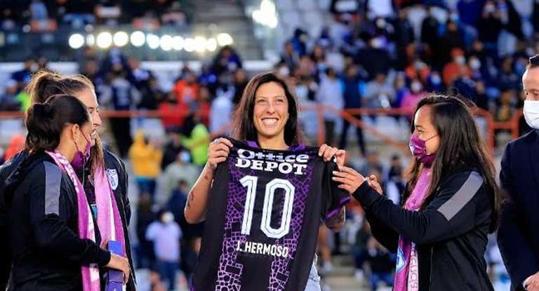 Jenni Hermoso, en su presentación como jugadora del Pachuca la pasada temporada.
