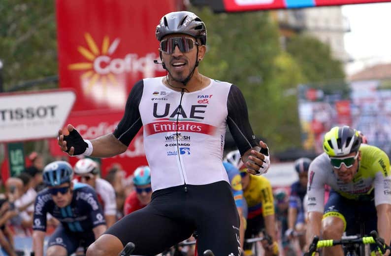 Molano le para los pies a Groves, Kuss conserva la roja y Roglic pellizca cuatro segundos