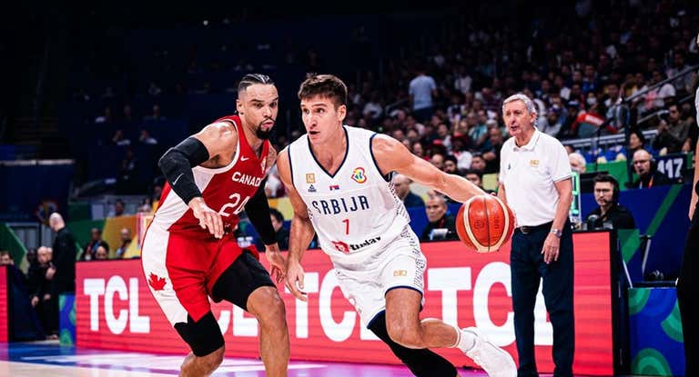 Dillon Brooks, defendiendo a Bogdanovic en el Serbia-Canadá de semis.