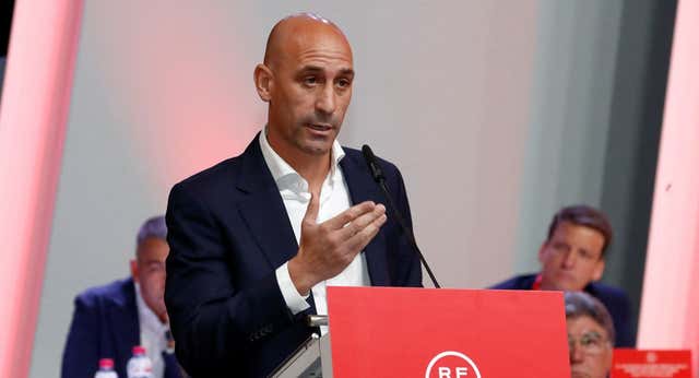 La Fiscalía se querella contra Luis Rubiales por agresión sexual y coacciones después de que Jenni Hermoso denunciara «presiones»