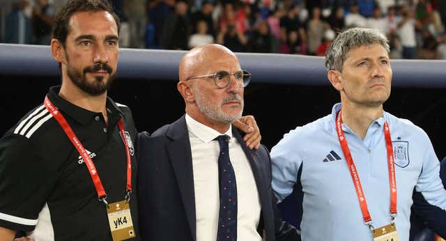 De la Fuente cocinó de madrugada la victoria más balsámica de la Selección