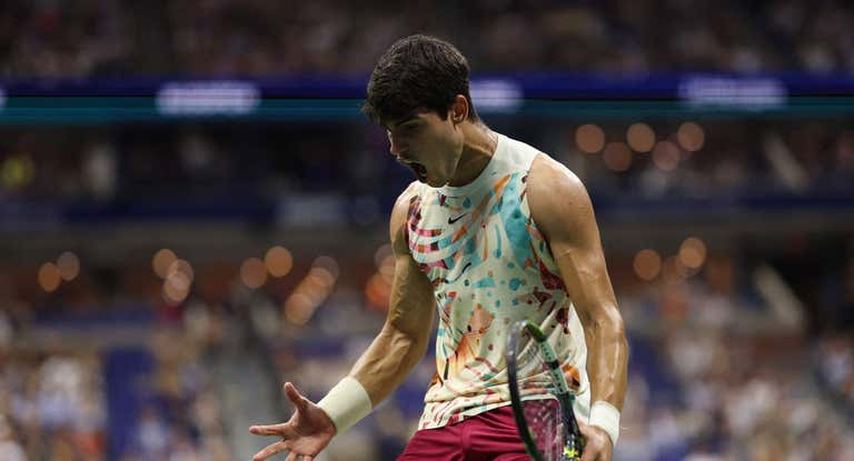 Carlos Alcaraz se enfada tras fallar un punto en las semis del US Open con Medvedev.