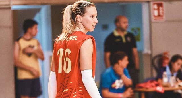 María Schlegel, la estrella del voleibol en TikTok: “No quiero decir cuántas horas paso al día con el móvil”