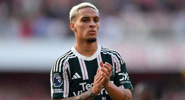 Antony no entrenará con el Manchester United hasta nuevo aviso