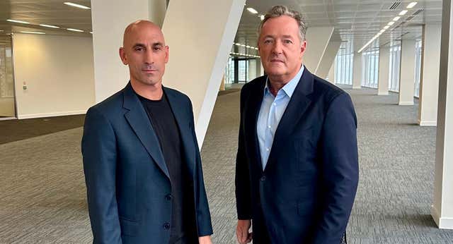 ¿Quien es Piers Morgan? El periodista inglés al que Rubiales dio su exclusiva mundial, machista y azote de Megan Markle